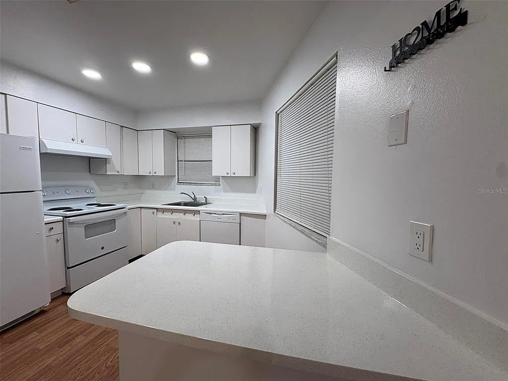 2 bed, 2.0 bath, 938 sqft, $1,550 — Photo 4