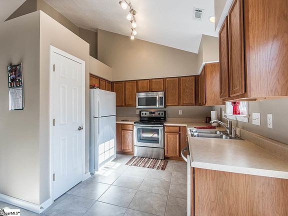 5th image of 110 Lauren Wood Cir
