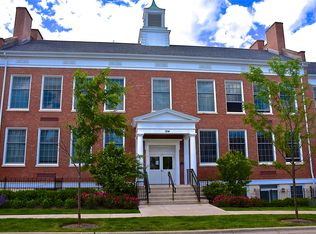154 School St APT 2, Libertyville, IL 60048