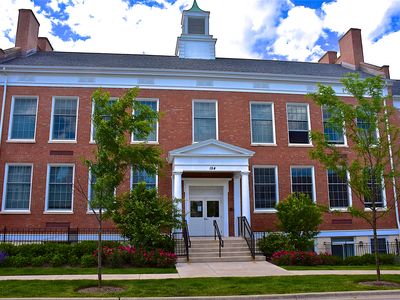 154 School St APT 2, Libertyville, IL, 60048