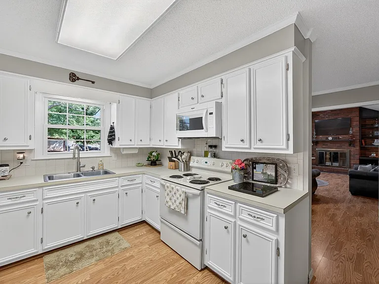 640 Summerest Ct — Photo 14