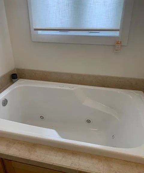 336 Leverington Ave — Photo 9