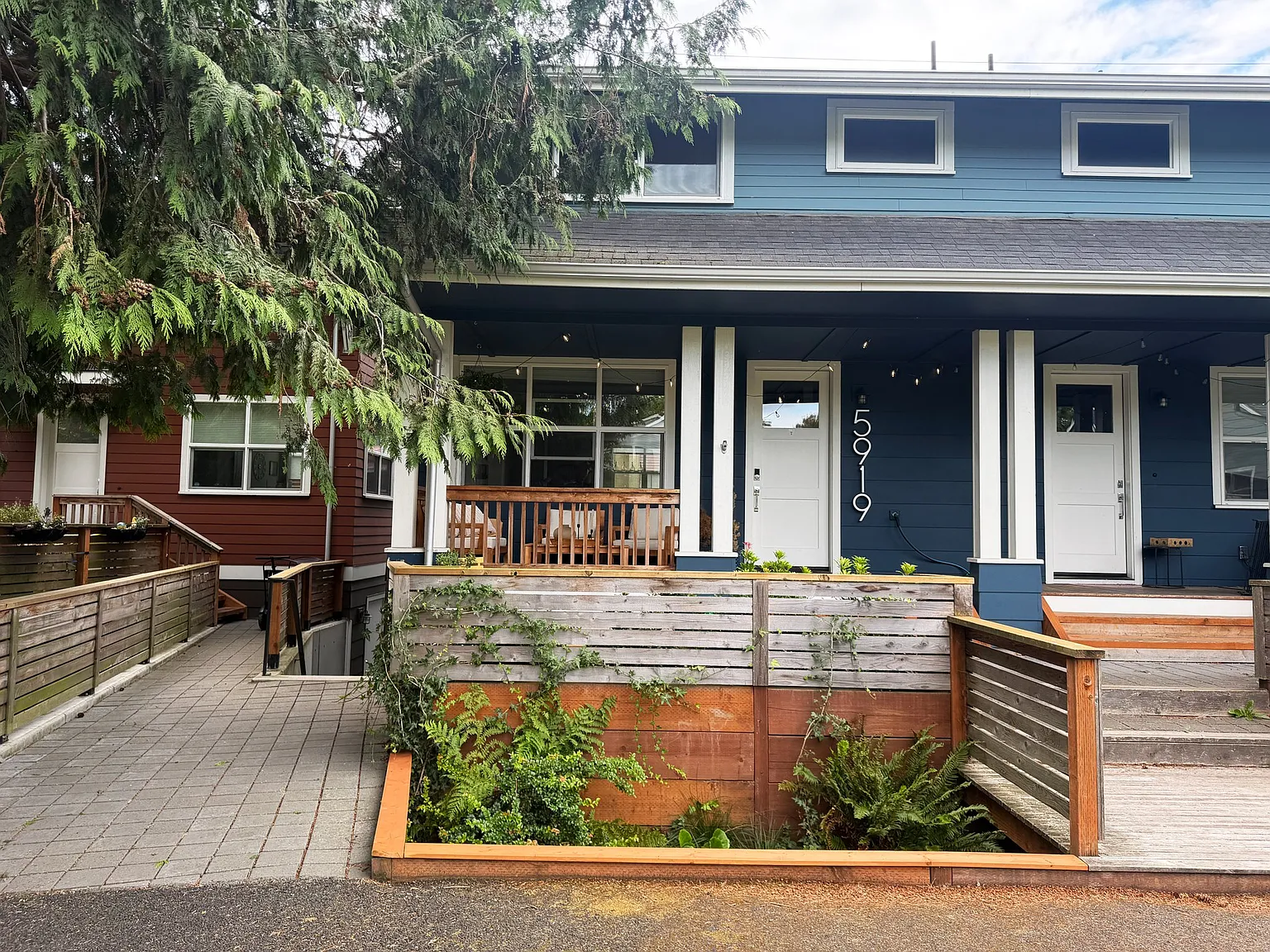4BD/3.5BA West Seattle Townhome w/ Loft & 2-Car Garage — Photo 1
