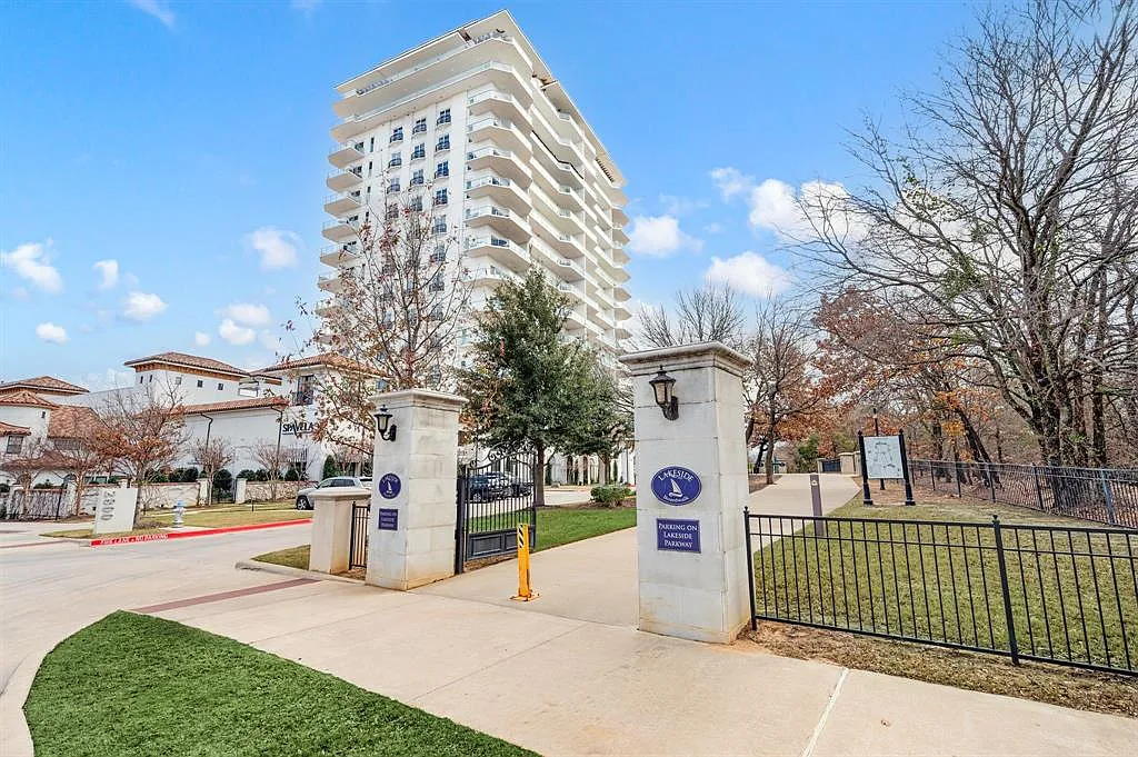 2 bed, 2.5 bath, 3900 sqft, $20,000 — Photo 3