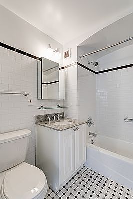 3rd image of 15-17 Park Ave #901