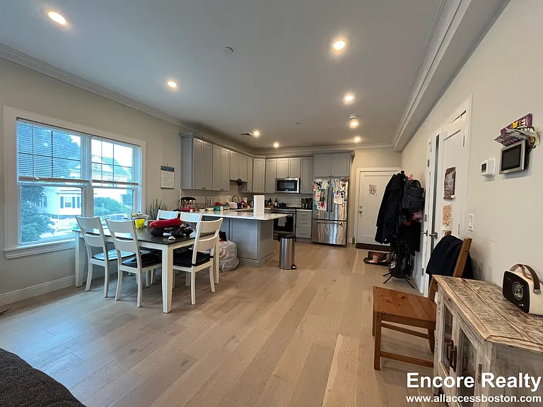 32 Cummins Hwy #4 — Photo 4