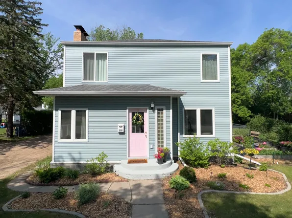 319 Kneale Ave N, Thief River Falls, MN 56701