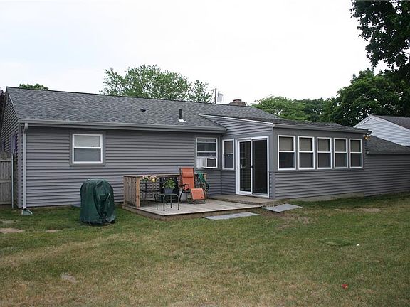 4th image of 18 Diana Dr