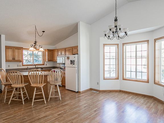 2nd image of 856 Woodland Ct