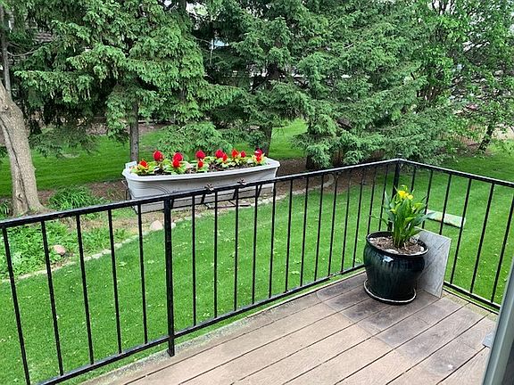 4th image of 825 Grove Dr Unit 214