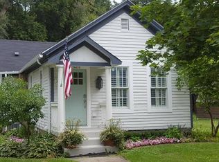 5N455 Railroad St, Wayne, IL 60184