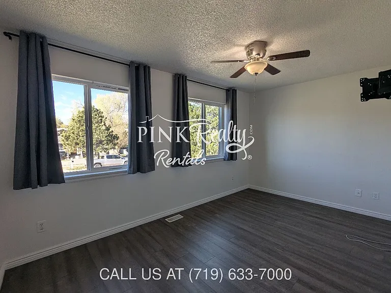 4026 Shelley Ave — Photo 6