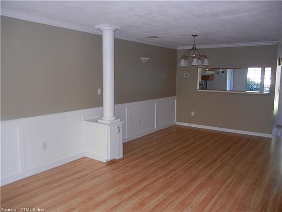 2nd image of 17 Willow Brook Dr