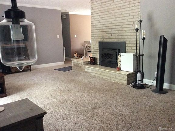 5th image of 409 Meadowview Dr