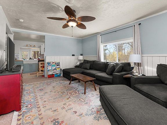 4th image of 109 N 1st Ave