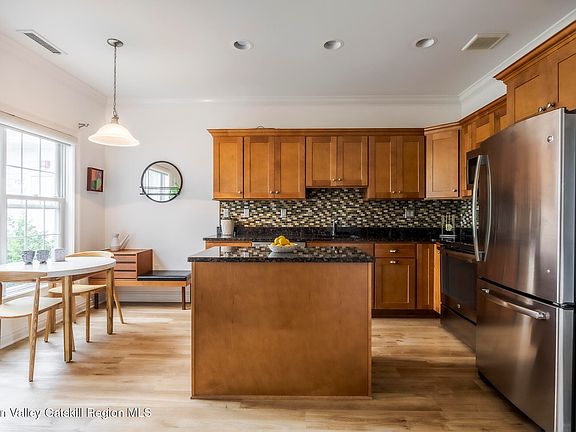 4th image of 364 Gardenia Drive