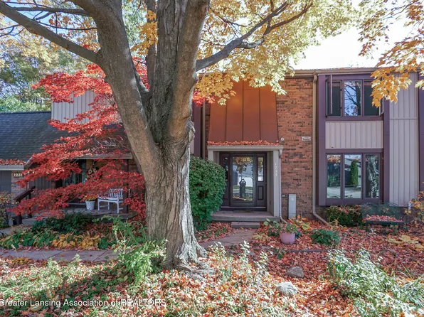 1233 Chartwell Carriage Way N, East Lansing, MI 48823