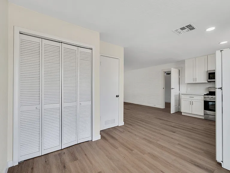 3114 W Missouri Ave — Photo 8