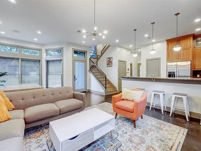 602 W North Loop Blvd — Photo 32