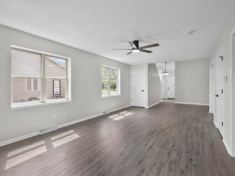 640 Tower Dr #1 — Photo 7