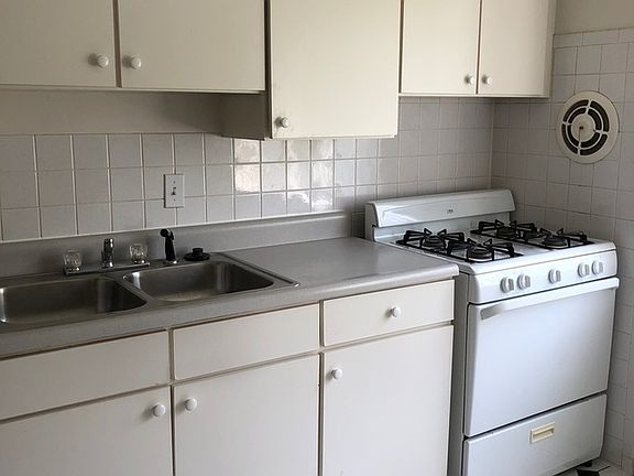 3rd image of 19 Quick Dr APT 1