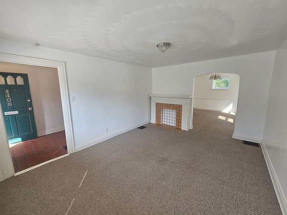 4th image of 408-410 W 6th St #408