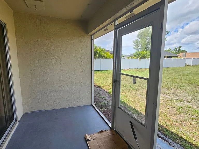 120 SW Trafalgar Pkwy — Photo 27