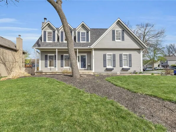 6449 Chouteau St, Shawnee, KS 66226