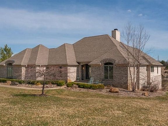 3rd image of 3932 Lake Vista Dr