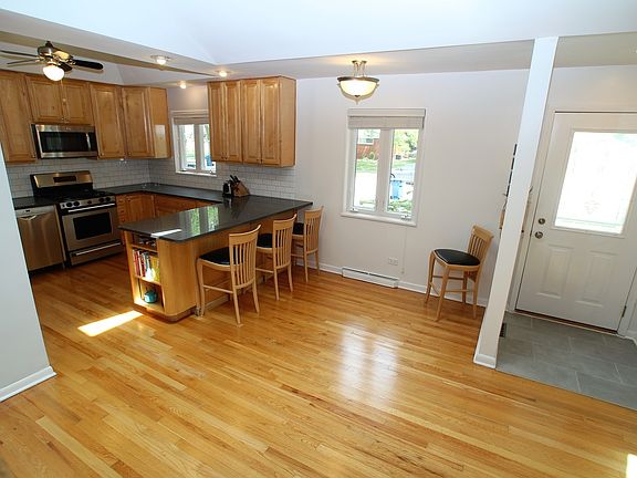 3rd image of 498 E Park Ave