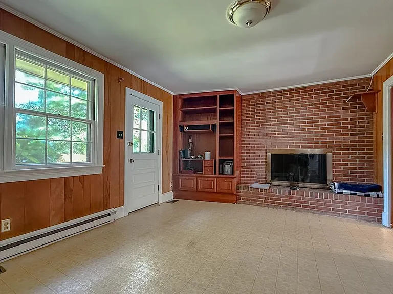 35097 Hillsborough Dr — Photo 4