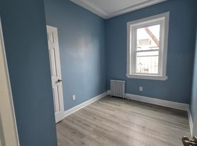 194 1/2 Buena Vista Ave