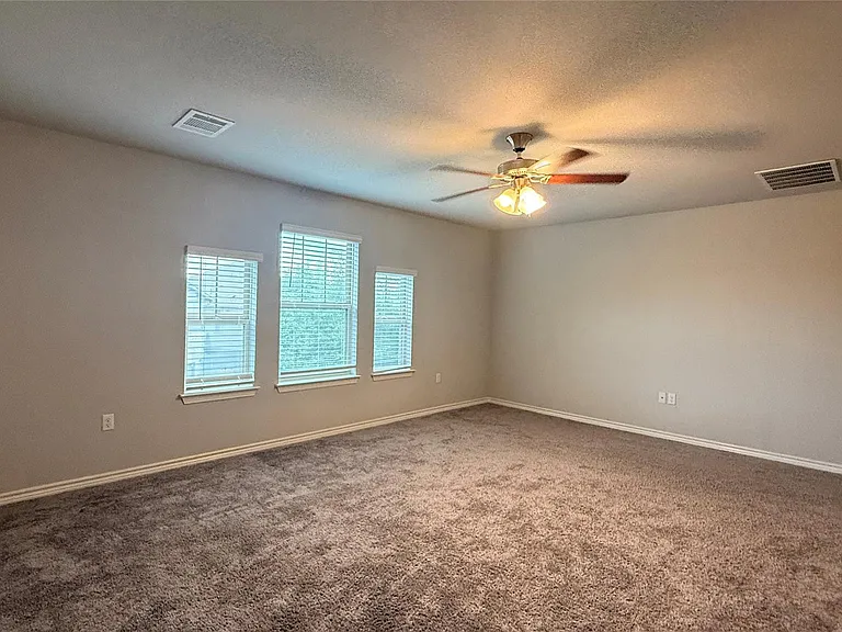 9102 Gage Dr — Photo 15