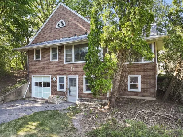 2810 Fischer Dr, Burlington, WI 53105