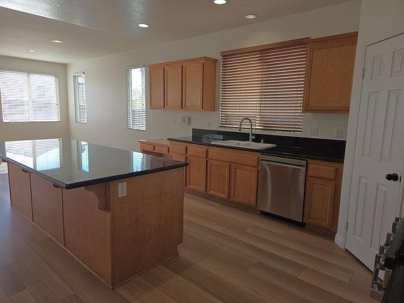 4th image of 41121 Engelmann Oak St