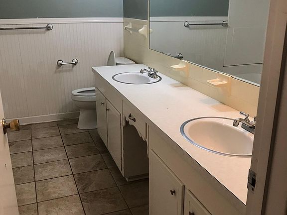 Main bathroom