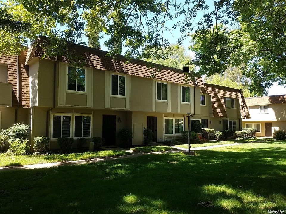 2nd image of 8860 La Riviera Dr Unit C