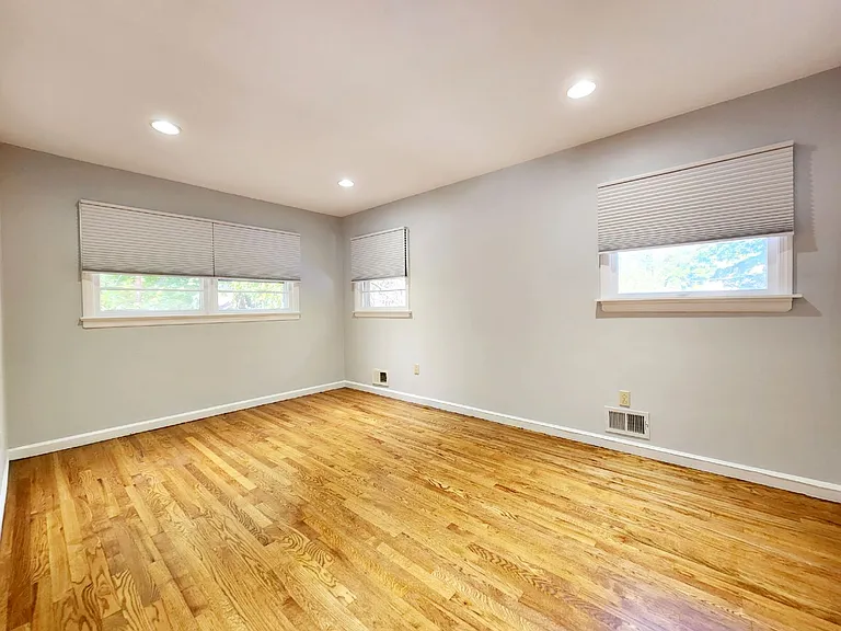 67 Maple Ave — Photo 11
