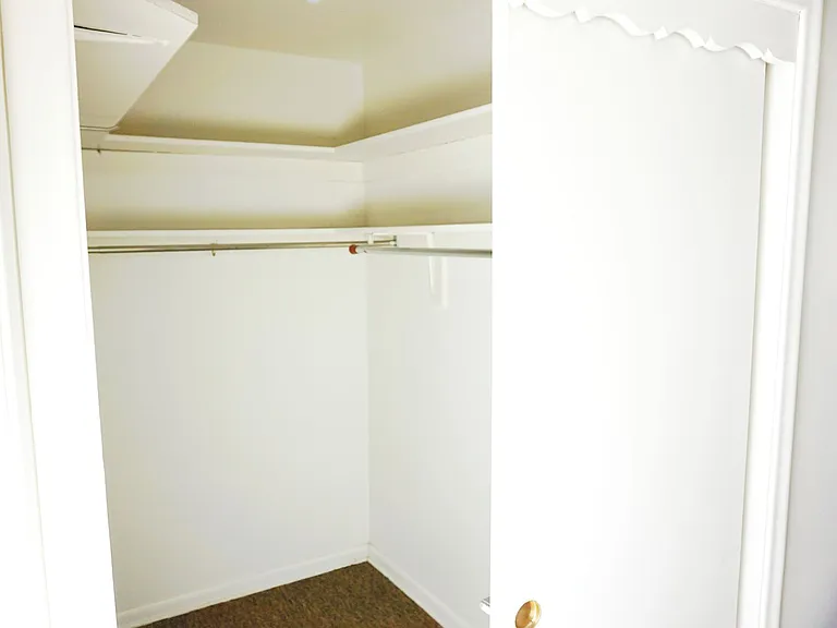 Harney Square Apartments - Blackstone District — Photo 31