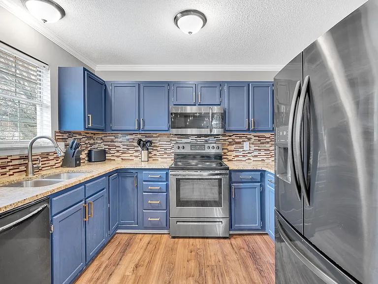 Farm Lake Dr SW — Photo 4