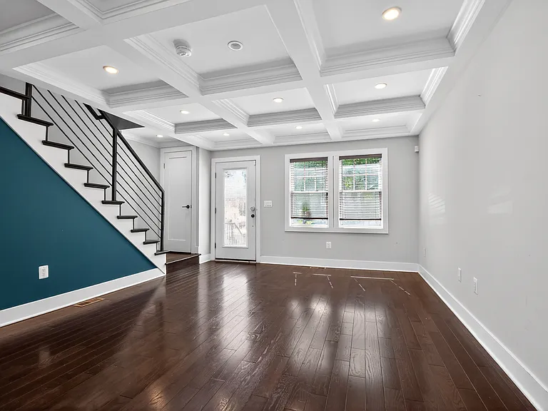 847 20th St NE — Photo 8