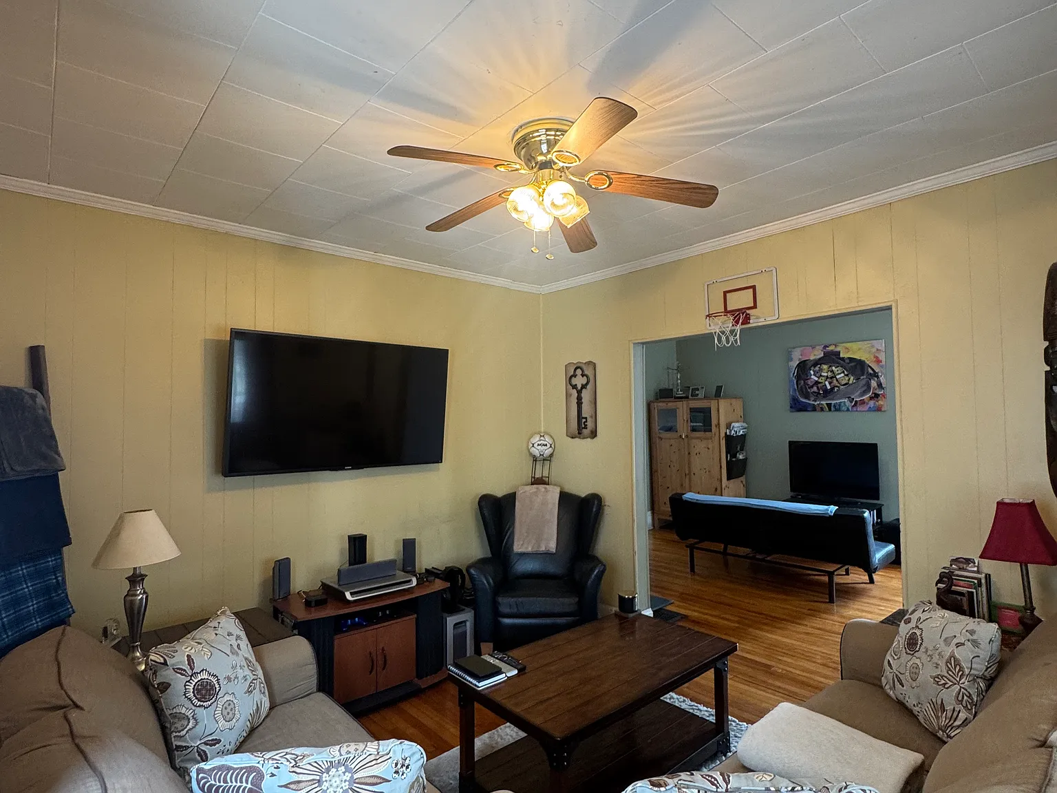 4 bed, 1.5 bath, 1800 sqft, $2,400 — Photo 3