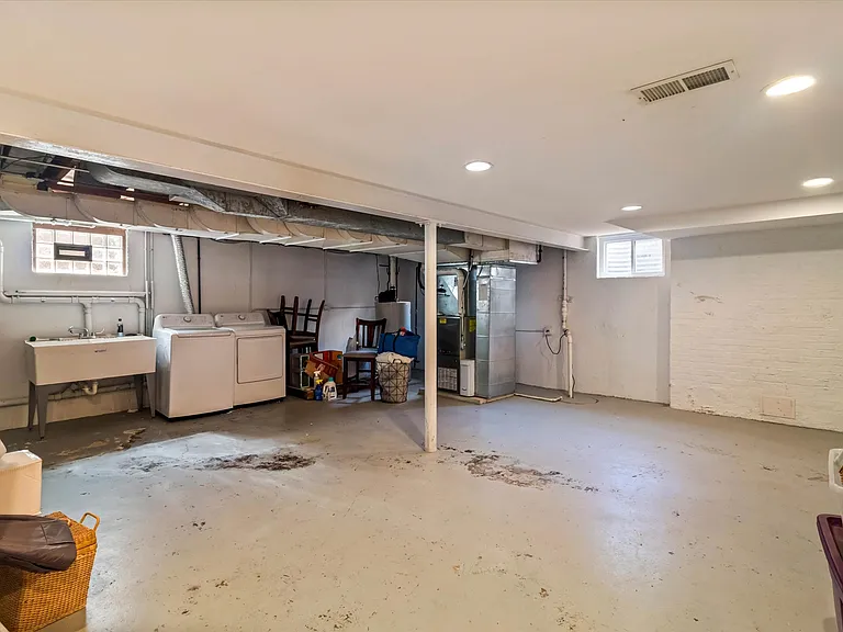 745 Greenview Pl — Photo 22