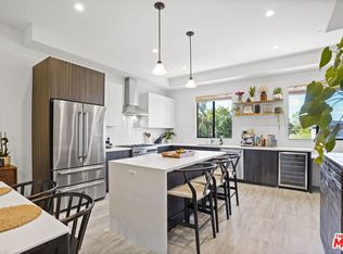 6716 N Royce Ln, Van Nuys, CA