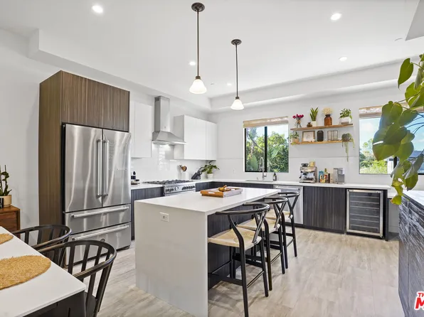 6716 N Royce Ln, Van Nuys, CA 91411