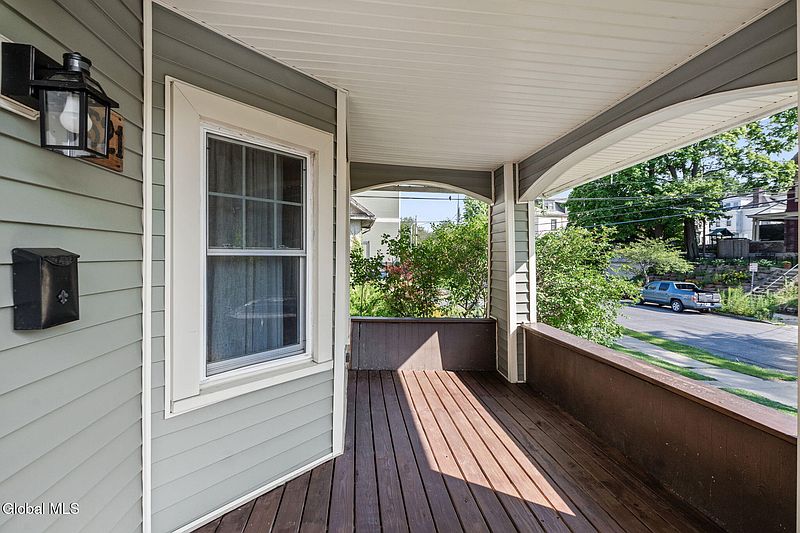 3rd image of 521 Mercer Street