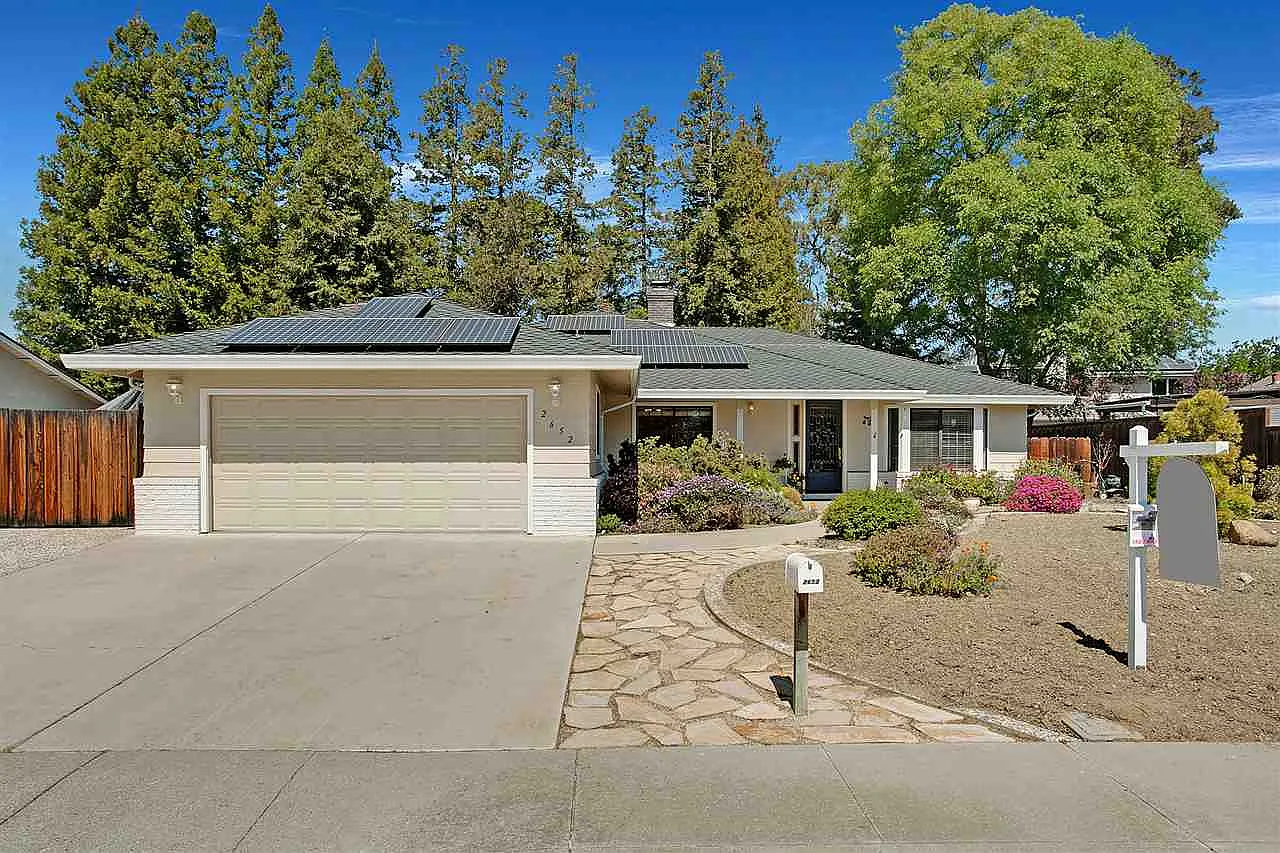 2652 Chateau Way photo 1
