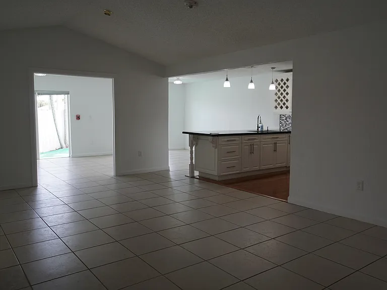 18011 SW 139th Ct — Photo 17