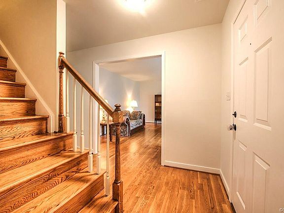 3rd image of 9725 Dove Hollow Ln