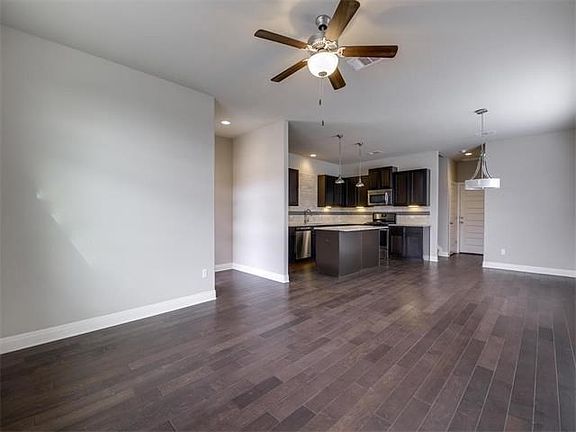 4th image of 700 Applewood Dr APT A